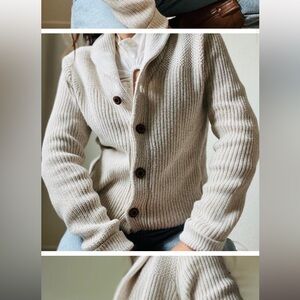 ☁️Cozy EXPRESS Buttoned Sweater☁️